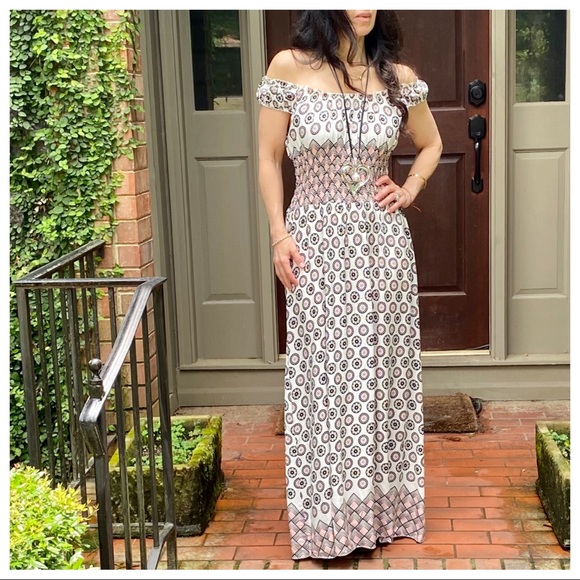 ✨LAST 1✨PRETTY OFF THE SHOULDER PEASANT MAXI DRESS - Picture 5 of 8